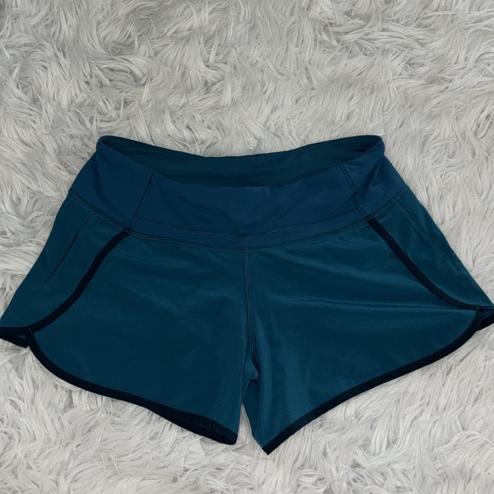 EUC Lululemon Athletica Speed up shorts turquoise with navy trim size 6 RARE